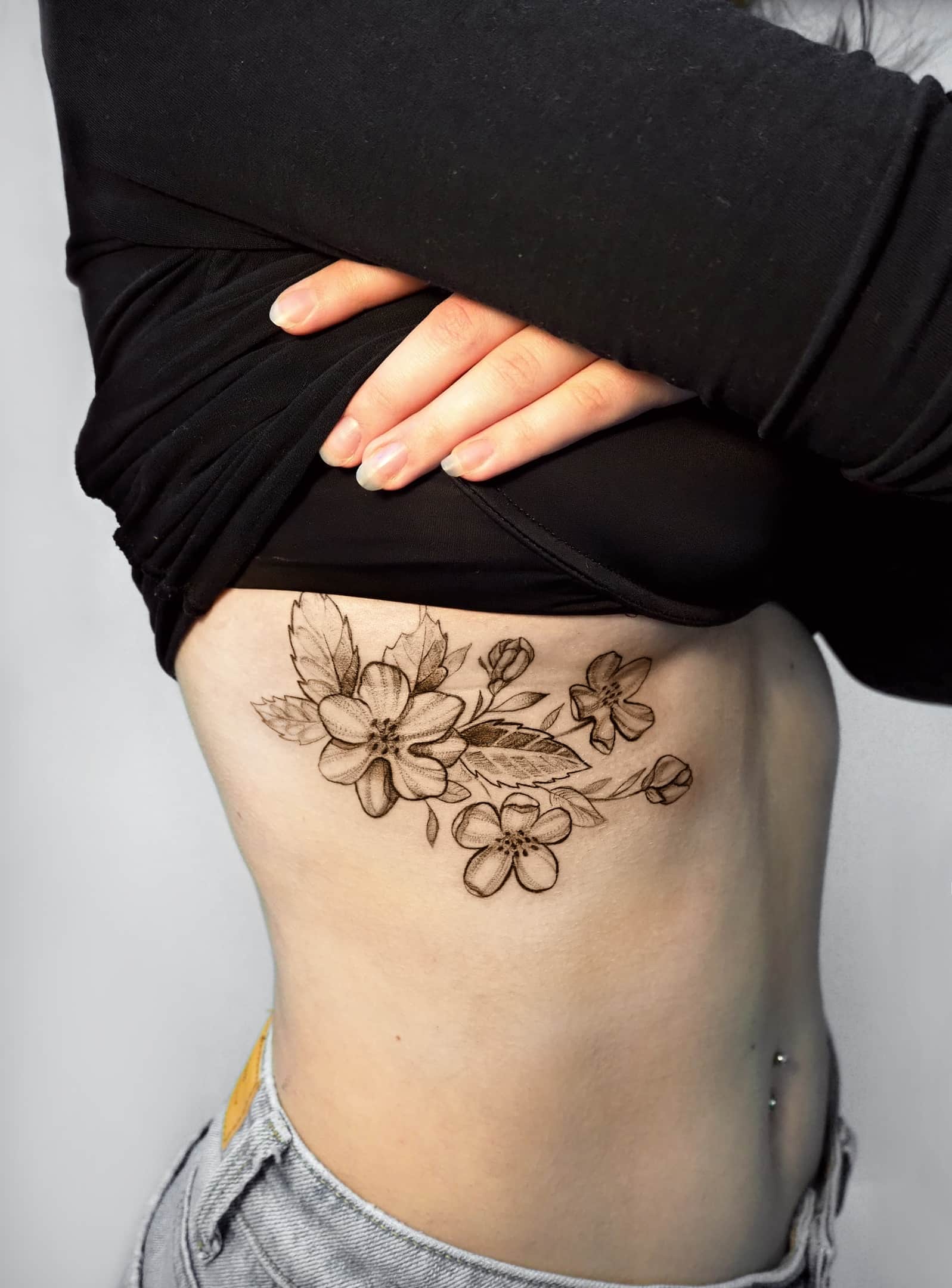 Женские татуировки на груди: 7 популярных вариантов для фитоняшки - Чемпионат