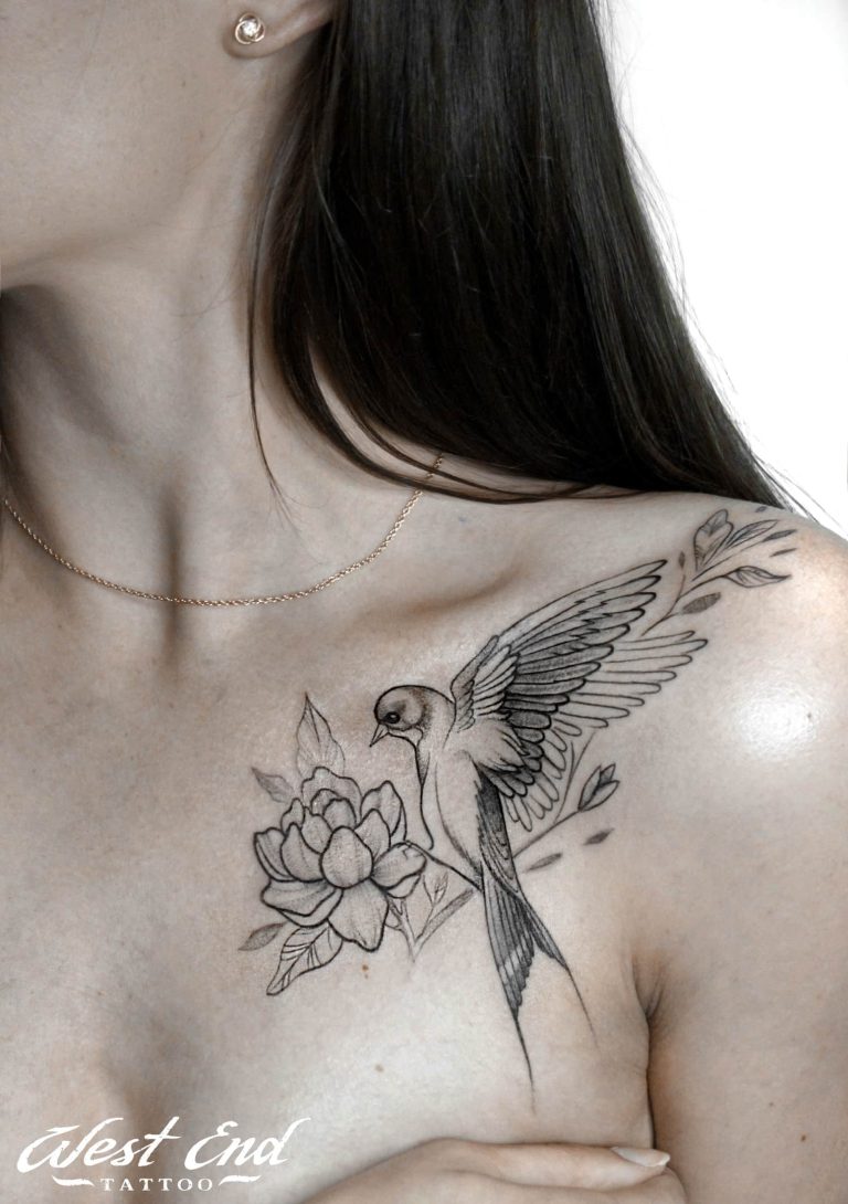 татуировка на шее птички