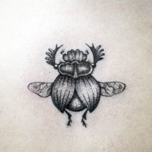 Тату насекомые на спине