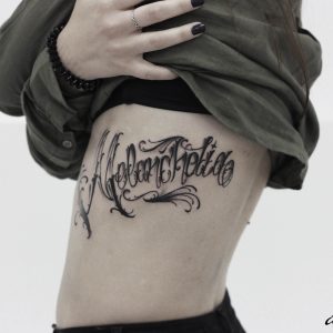 Татуировки надписи для девушек