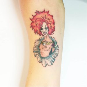 Татуировка девушки на руке