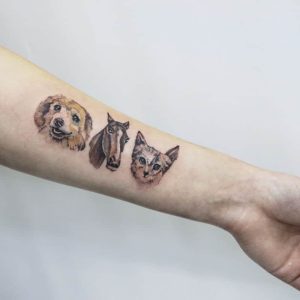 Татуировка животных на запястье