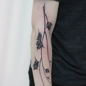 Татуировка листочки на руки
