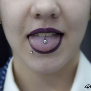 Пирсинг губы и языка