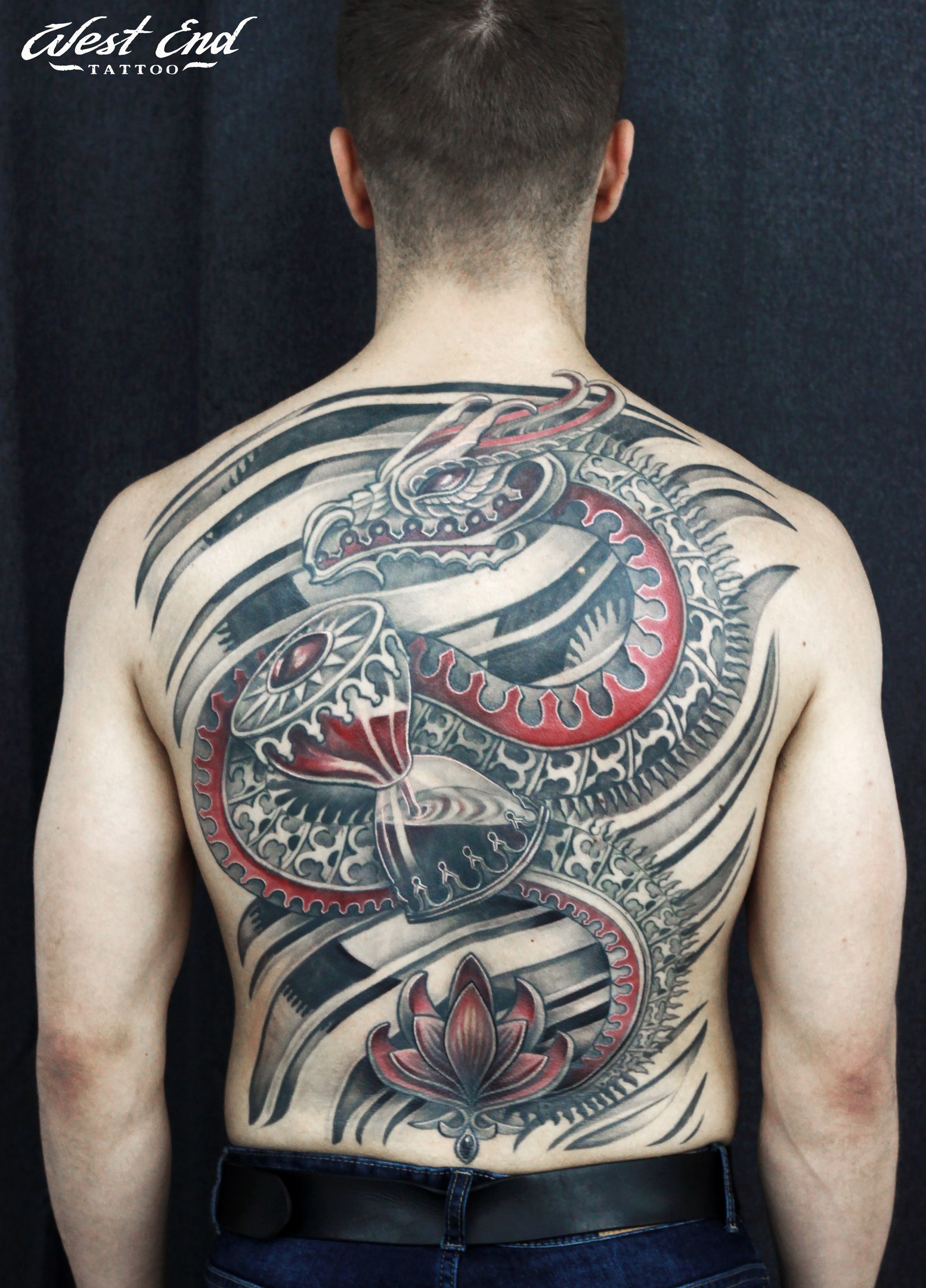 Варианты мужских татуировок на спине