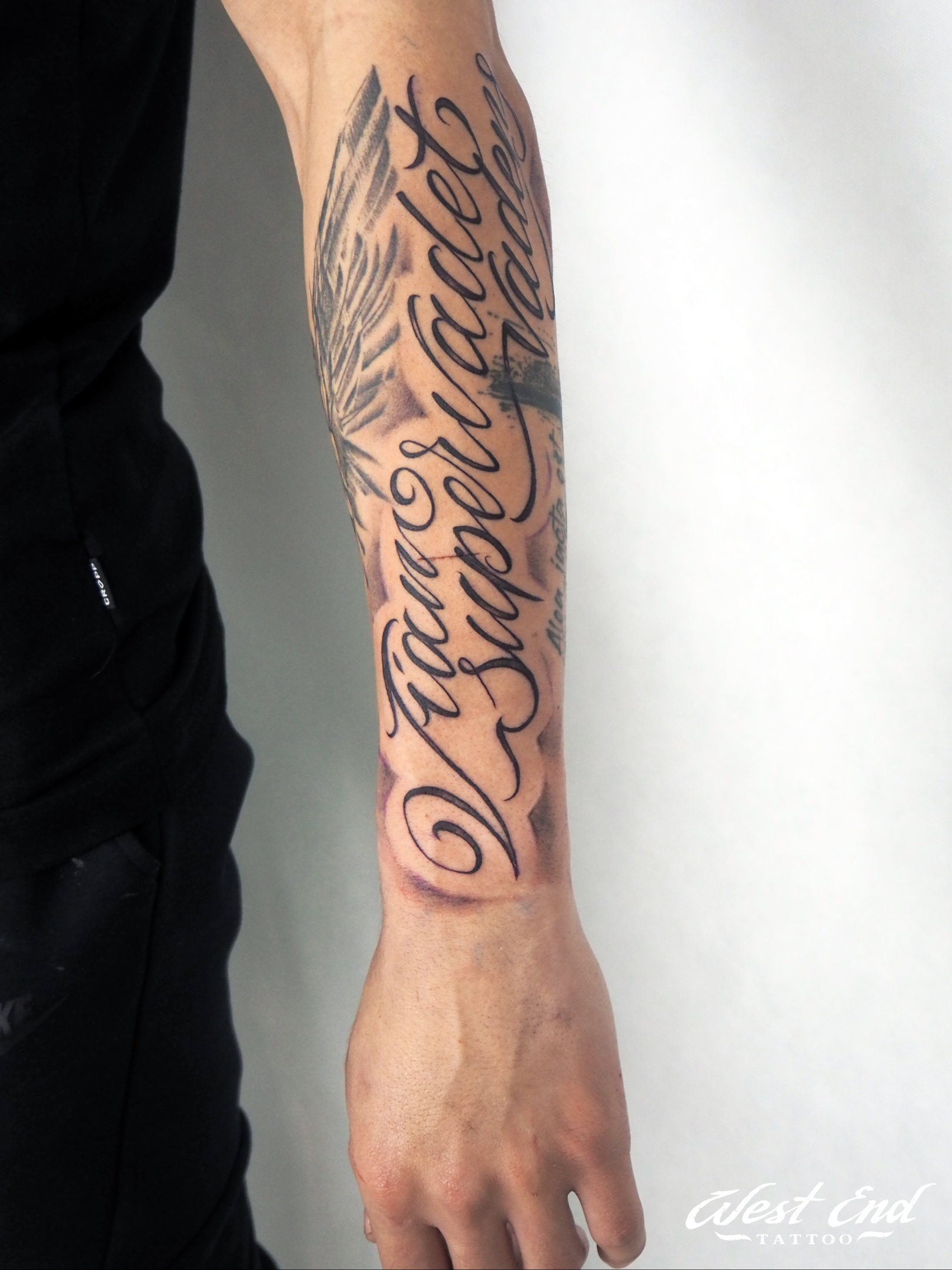 Тату надписи или леттеринг – искусство татуировки в деталях
