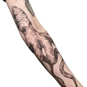 Татуировка осьминога на руке