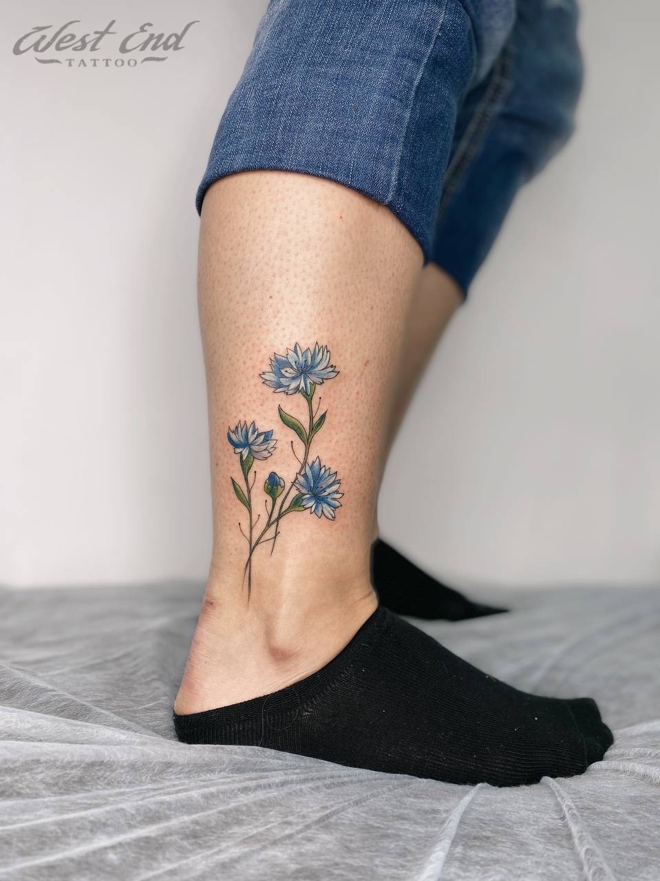 био тату цветов на ноге | Tattoo Academy