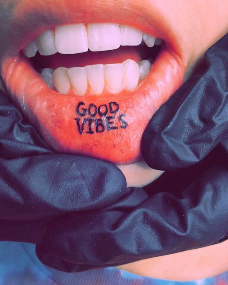 Татуировка в полости рта