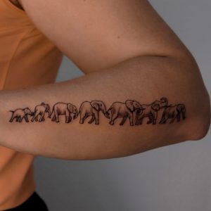 Слоны тату на руке